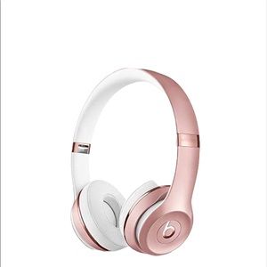 Beats Solo 3 in Rose Gold